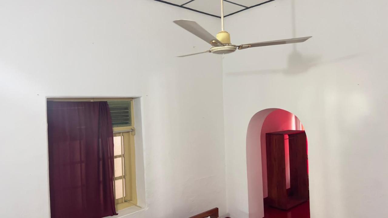 Resthouse Vavuniya Hotel Exterior photo